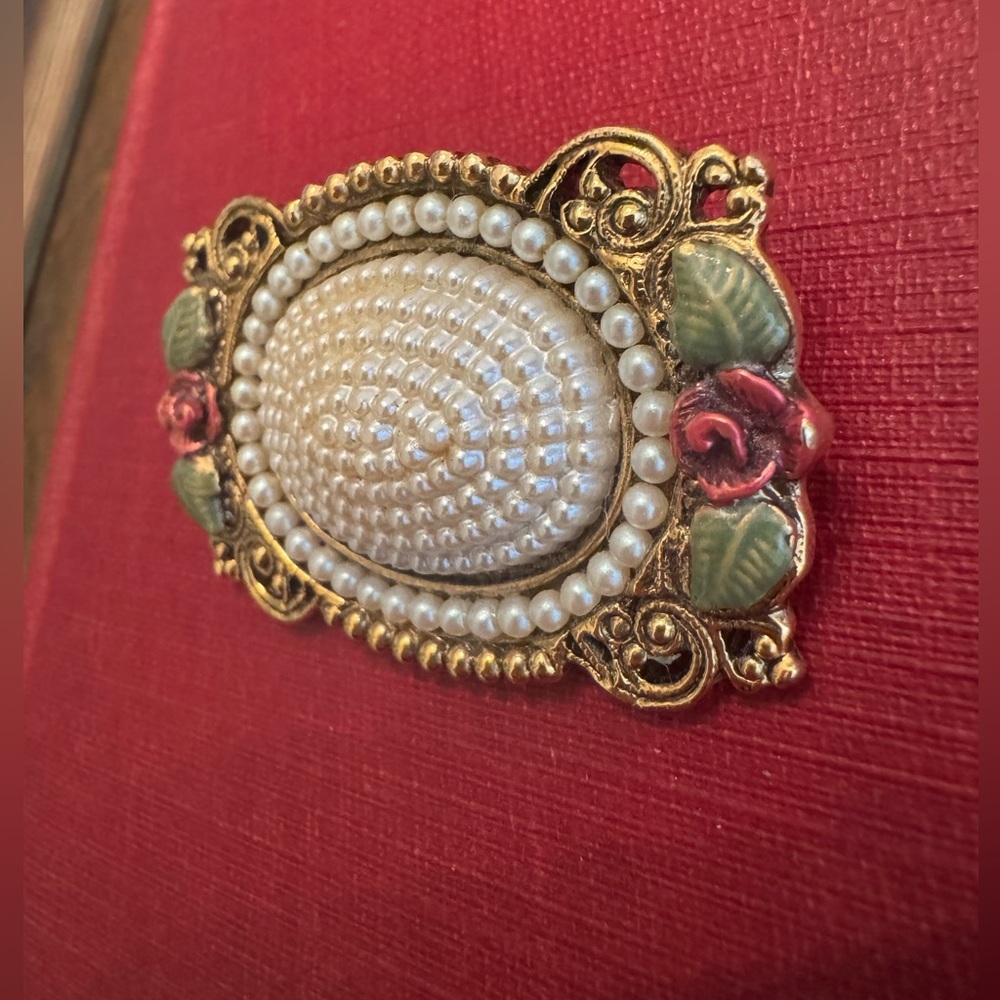 Vintage Faux Pearl Rose Detail Gold-Tone Filigree Brooch - Picture 4 of 10